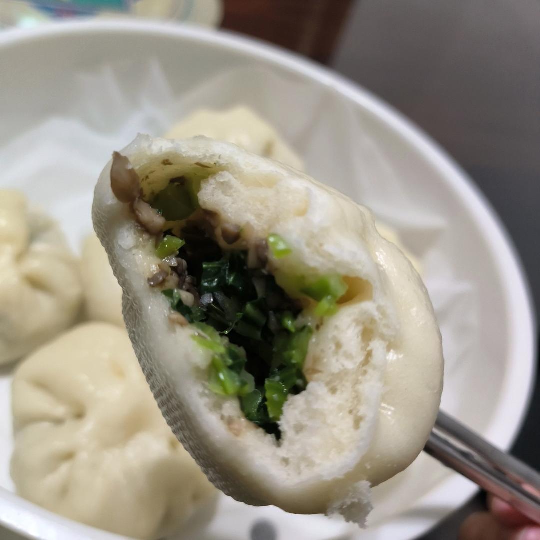油菜香菇菜包
