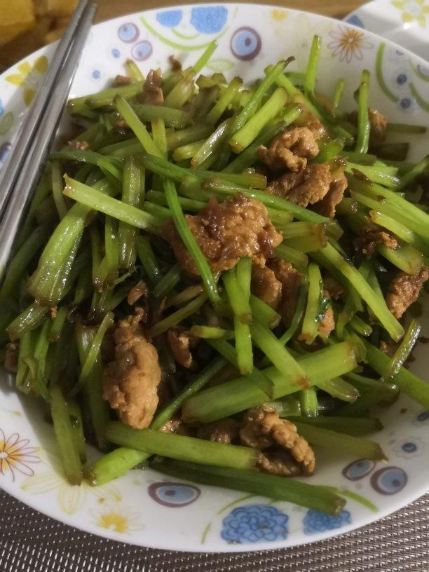 芹菜炒肉