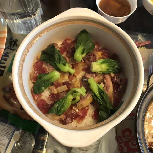 广式腊味煲仔饭