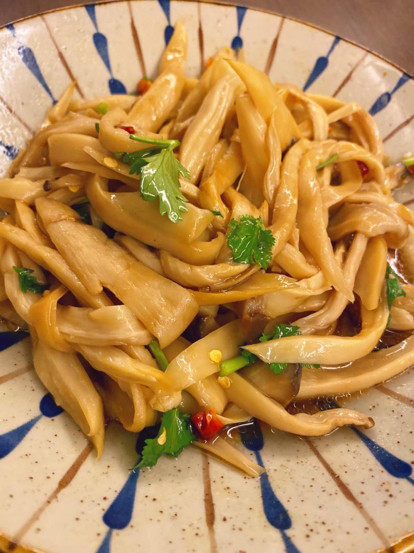 凉拌鸡腿菇
