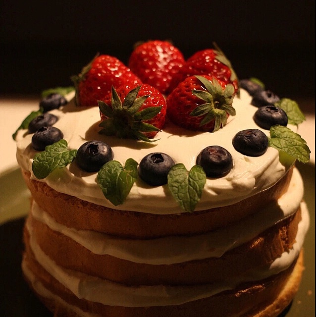 墨七做的奶油装饰裸蛋糕(简易版)