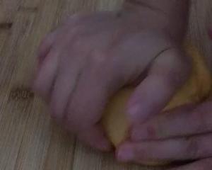 【宝宝辅食】葡萄干夹心南瓜馒头的做法 步骤7