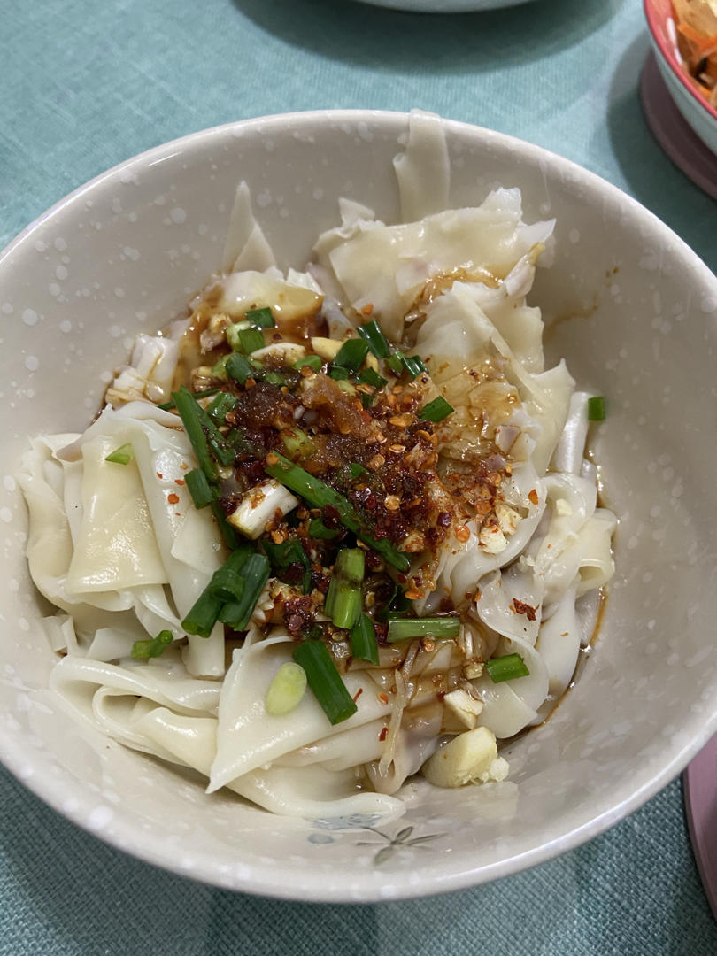 饺子皮做油泼辣子面(10分钟即可)
