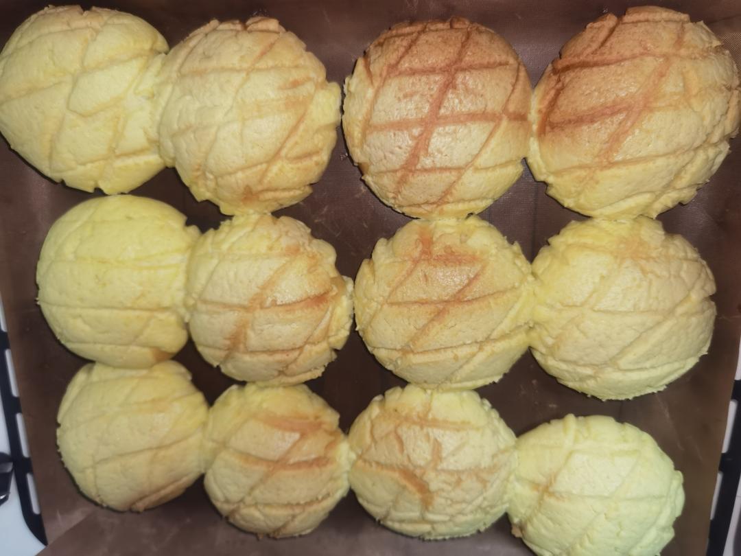 好吃到炸裂的港式菠萝包（附带制作酥皮的小视频）