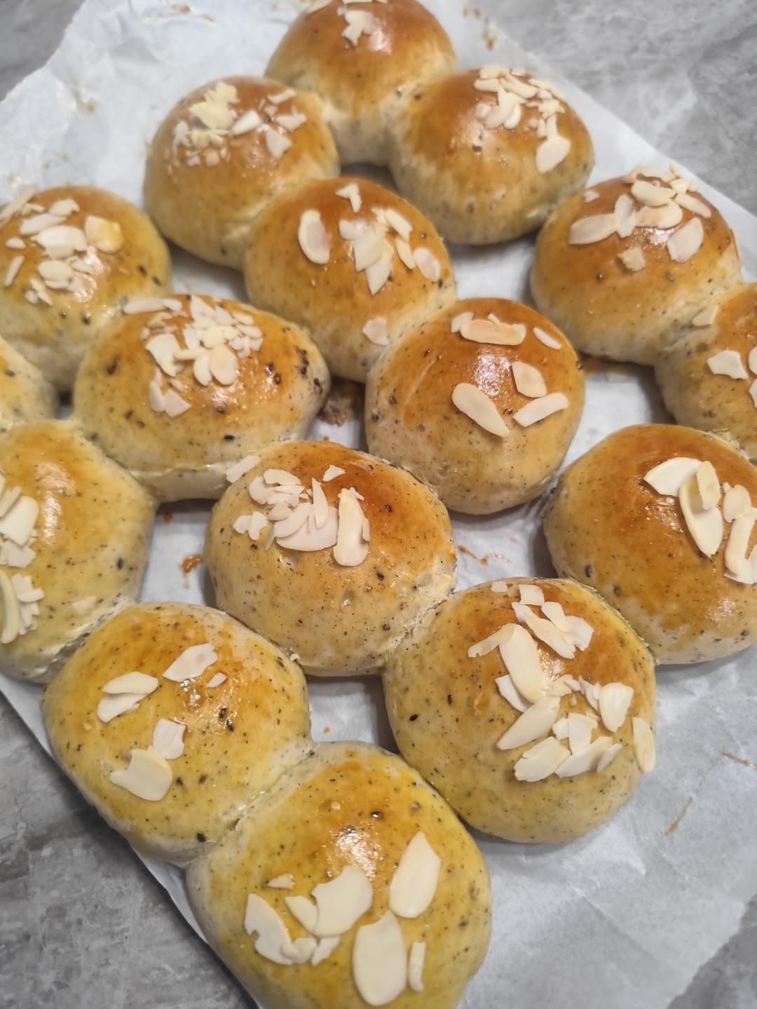 黑芝麻奶酥乳酪小餐包🌈馅料满满🧀香浓柔软