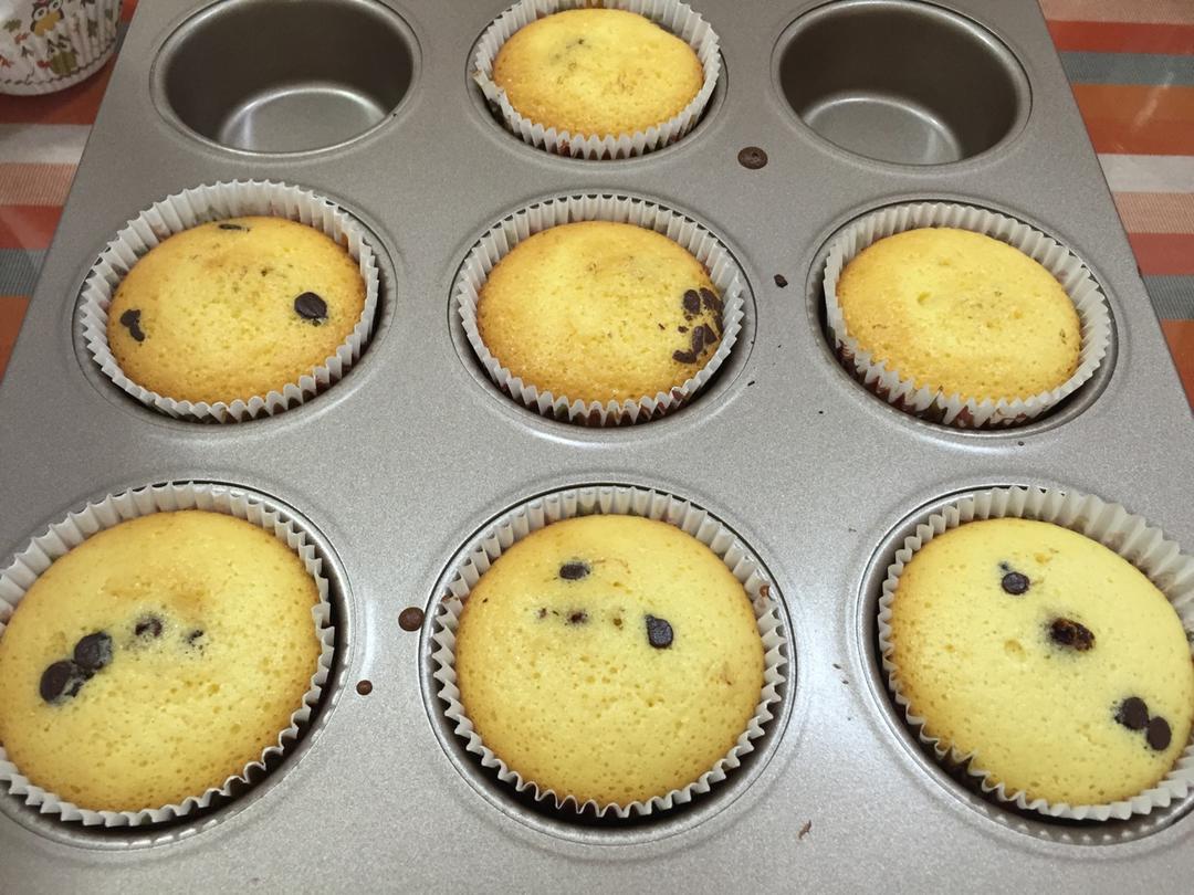 简单快速的海绵纸杯蛋糕