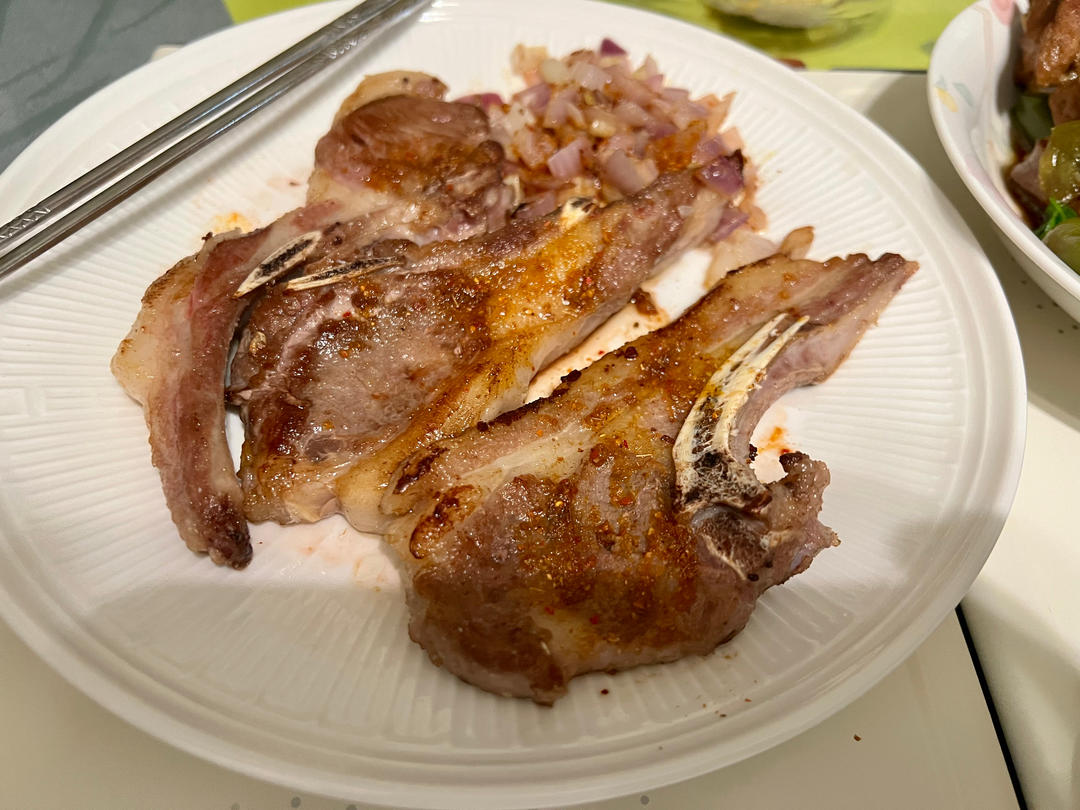 香煎黑椒羊小排（附黑椒酱做法）超多煎羊排秘密小tips。