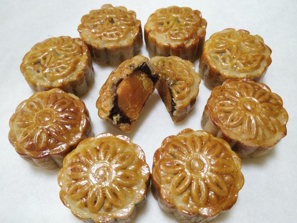广式月饼——蛋黄莲蓉月饼