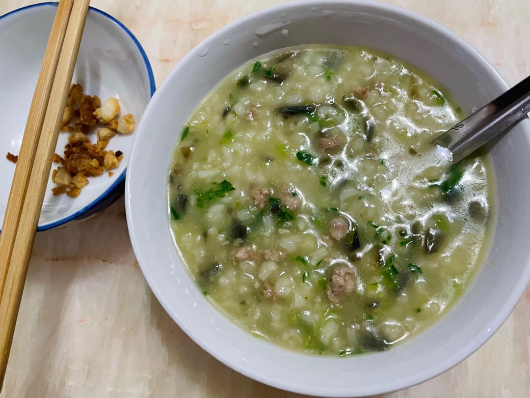 妈妈👩教我做的皮蛋瘦肉粥🥣简单快捷美味😋