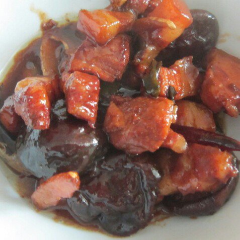吃着碗里望着锅里的红烧肉