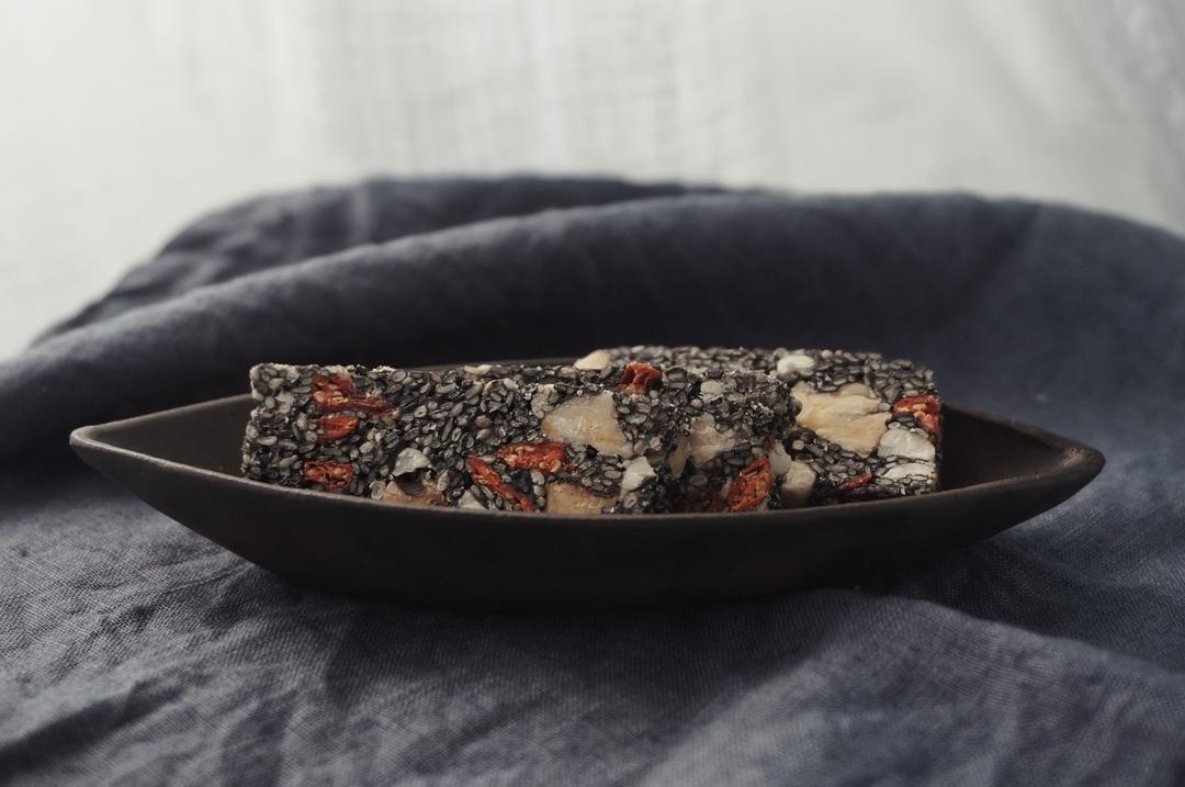 枸杞核桃花生黑芝麻片