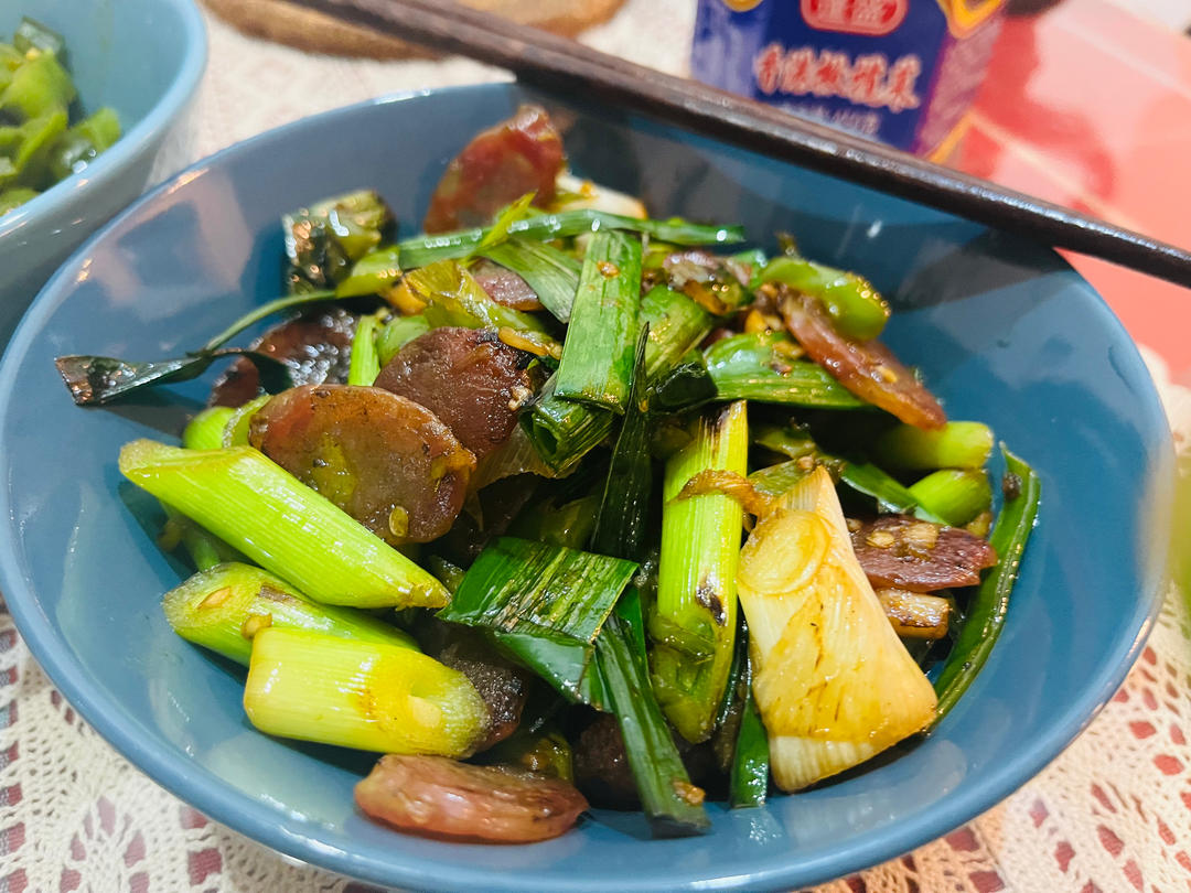 蒜苗炒香肠