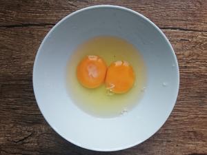 鸡蛋和瘦肉这样做，鲜嫩美味，做法用料超简单，上桌2分钟吃光的做法 步骤4