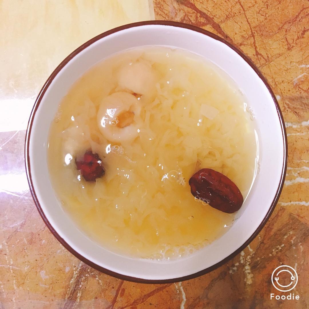 红枣银耳莲子羹