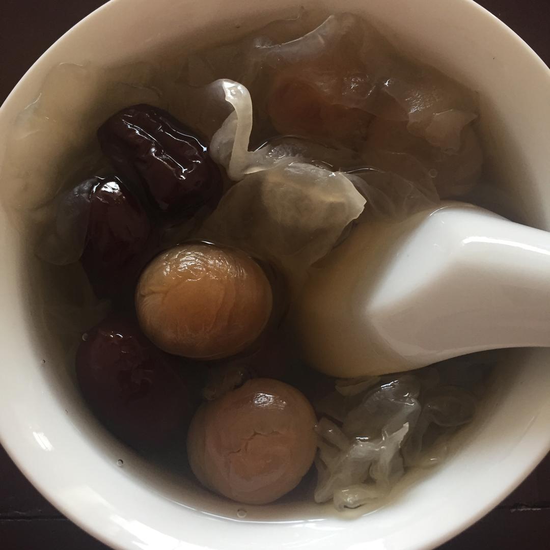 桂圆银耳红枣羹