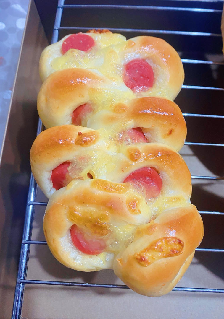 芝士火腿肠面包之#东菱电子烤箱DL-K30A试用#