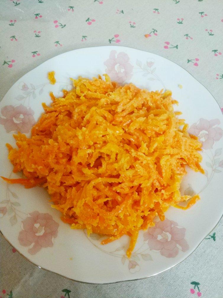 哈拿_糖糖做的粉蒸胡萝卜丝