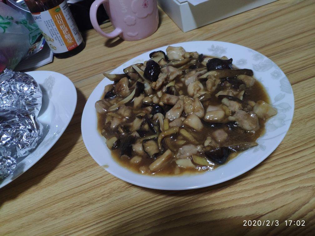 黑皮鸡枞菌炒滑鸡