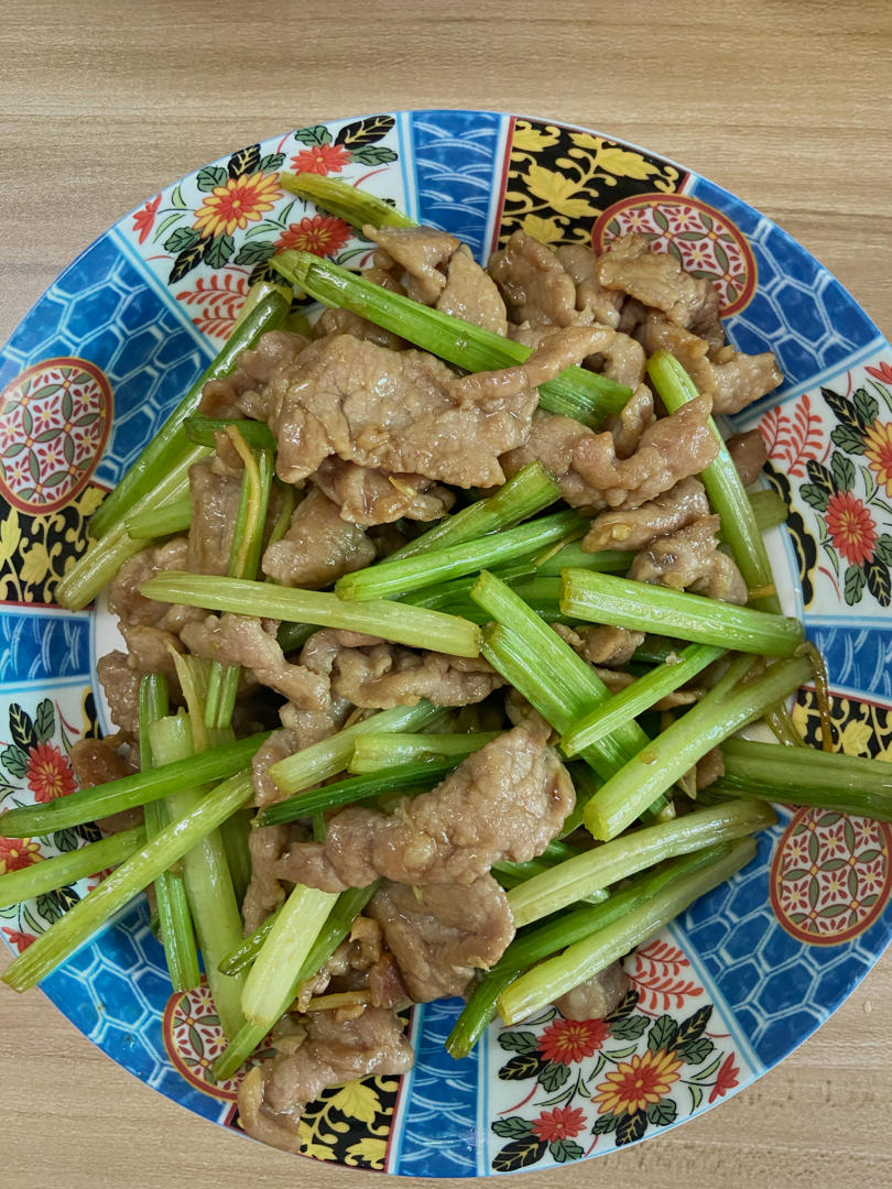 芹菜炒肉