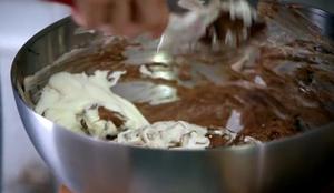 【Rachel khoo】可可粒巧克力慕斯（Mousse Aux Eclats de Chocolat）的做法 步骤6