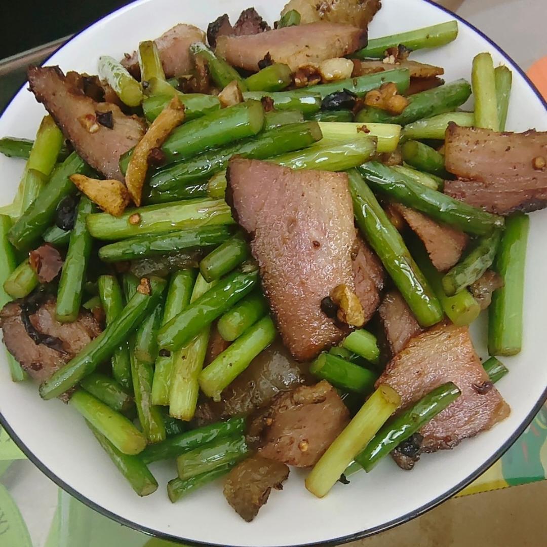 超级下饭的一道菜蒜苔炒风干腊肉
