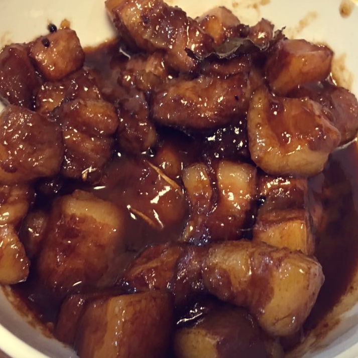吃着碗里望着锅里的红烧肉