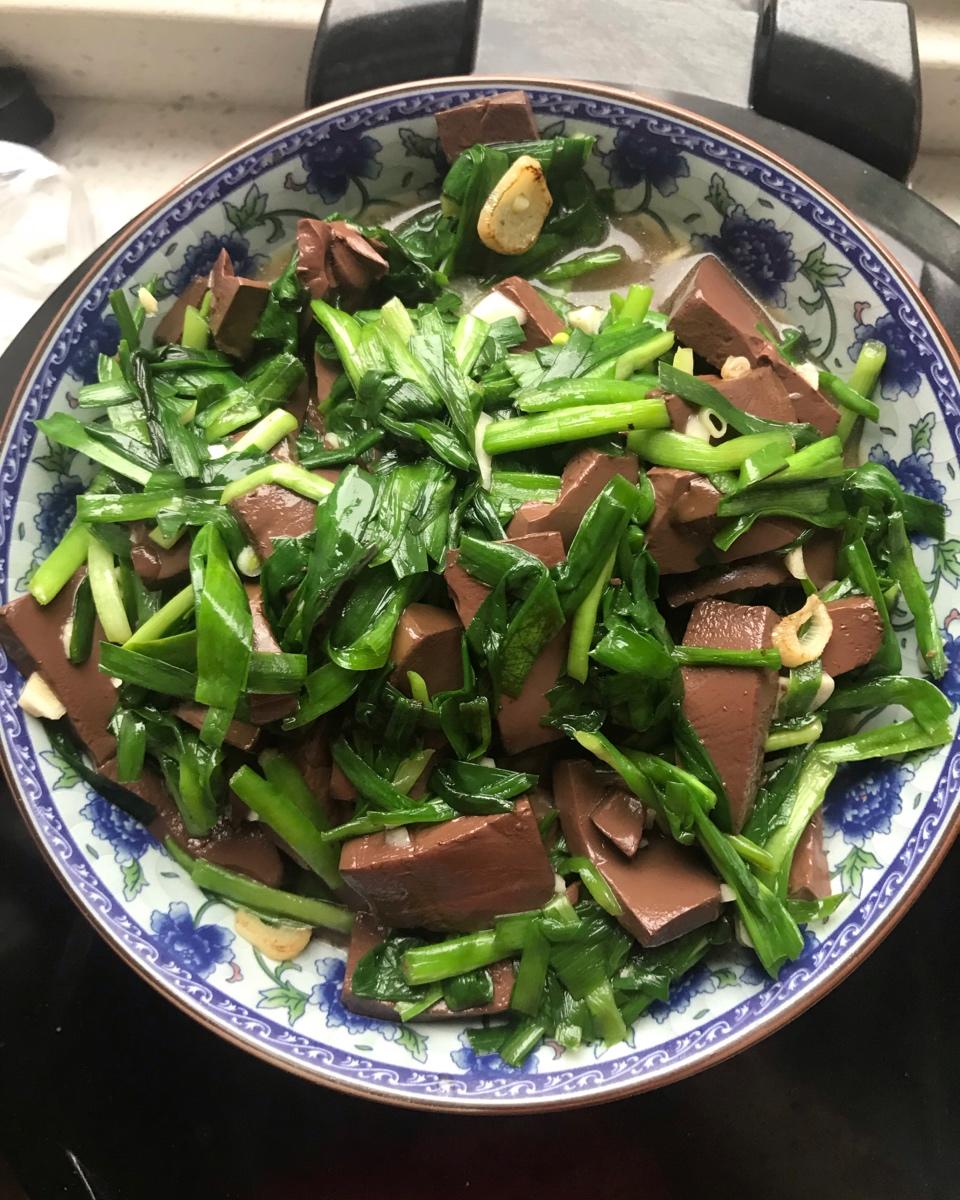 韭菜炒鸭血
