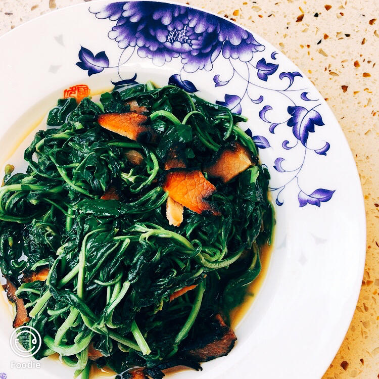 枸杞头烩香肠