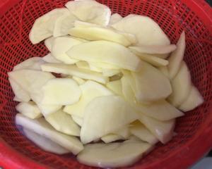 洋葱土豆片的做法 步骤2