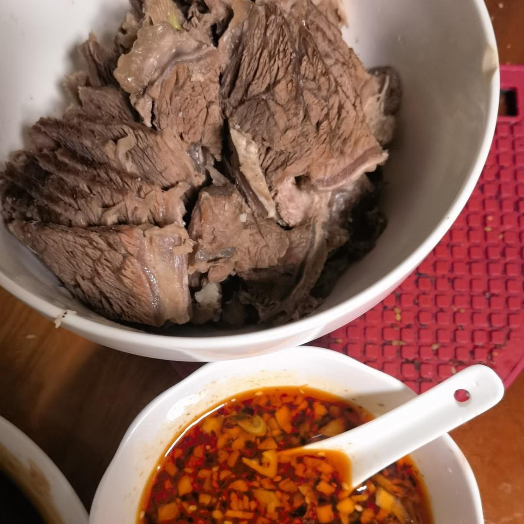 蘸水白切牛腩肉🥩