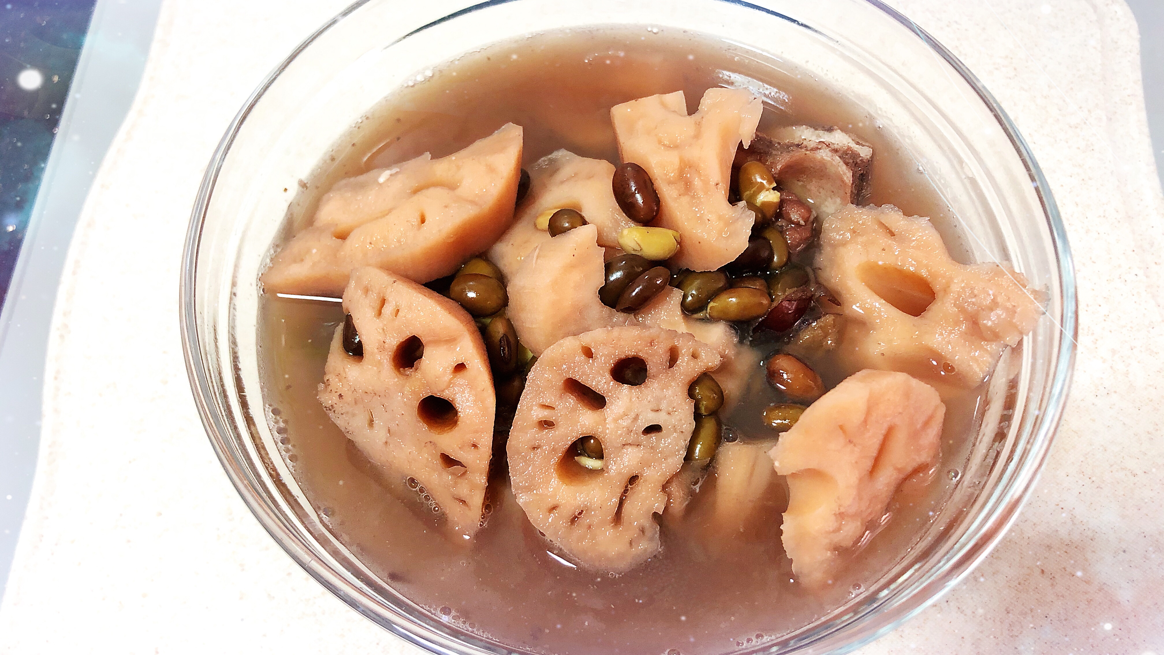 一款老少皆宜，做法简单，营养又美味的黑豆莲藕排骨汤的做法