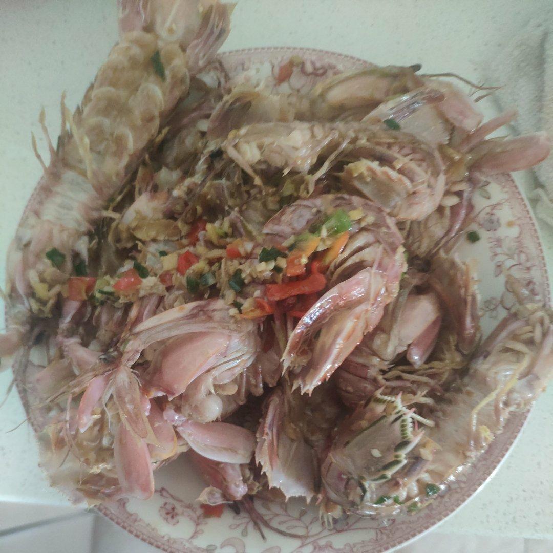 无油炸版的椒盐皮皮虾和巧拨虾壳的方法