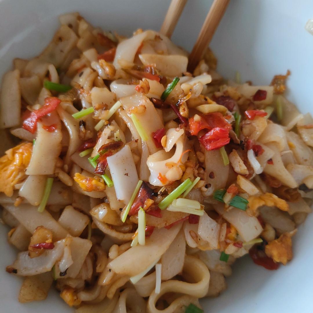 路边摊的炒河粉