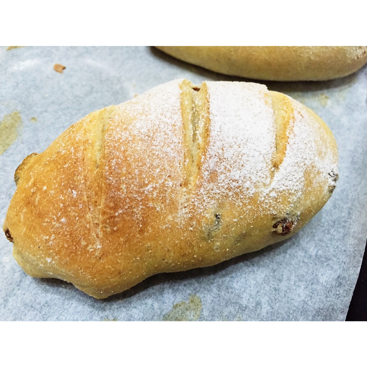 全麦葡萄干面包