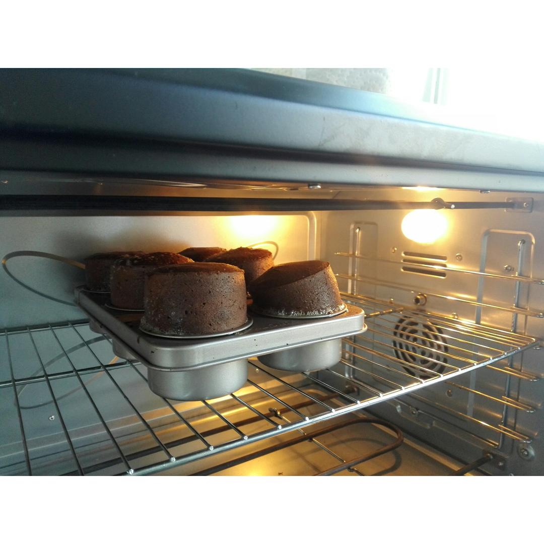 巧克力杯子蛋糕（此方来源于CHEFMADE学厨）