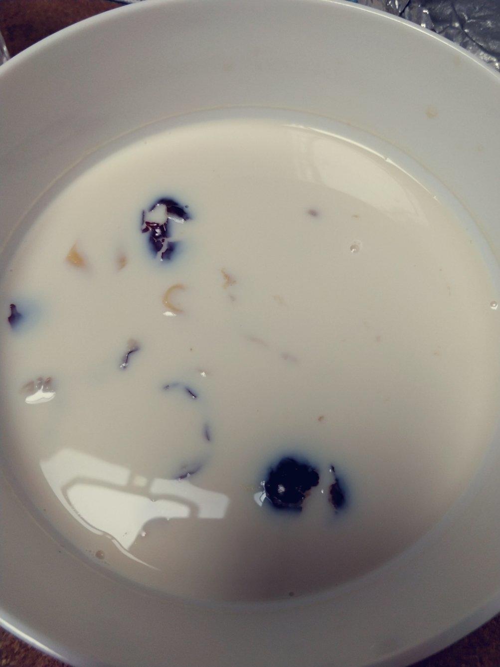 花胶炖红枣牛奶