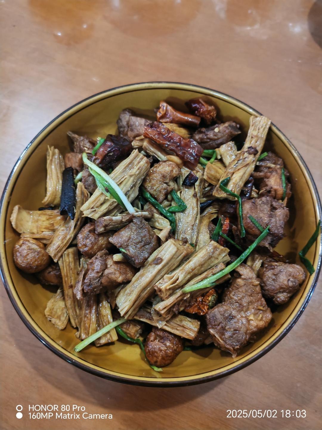 红烧鹌鹑蛋腐竹排骨