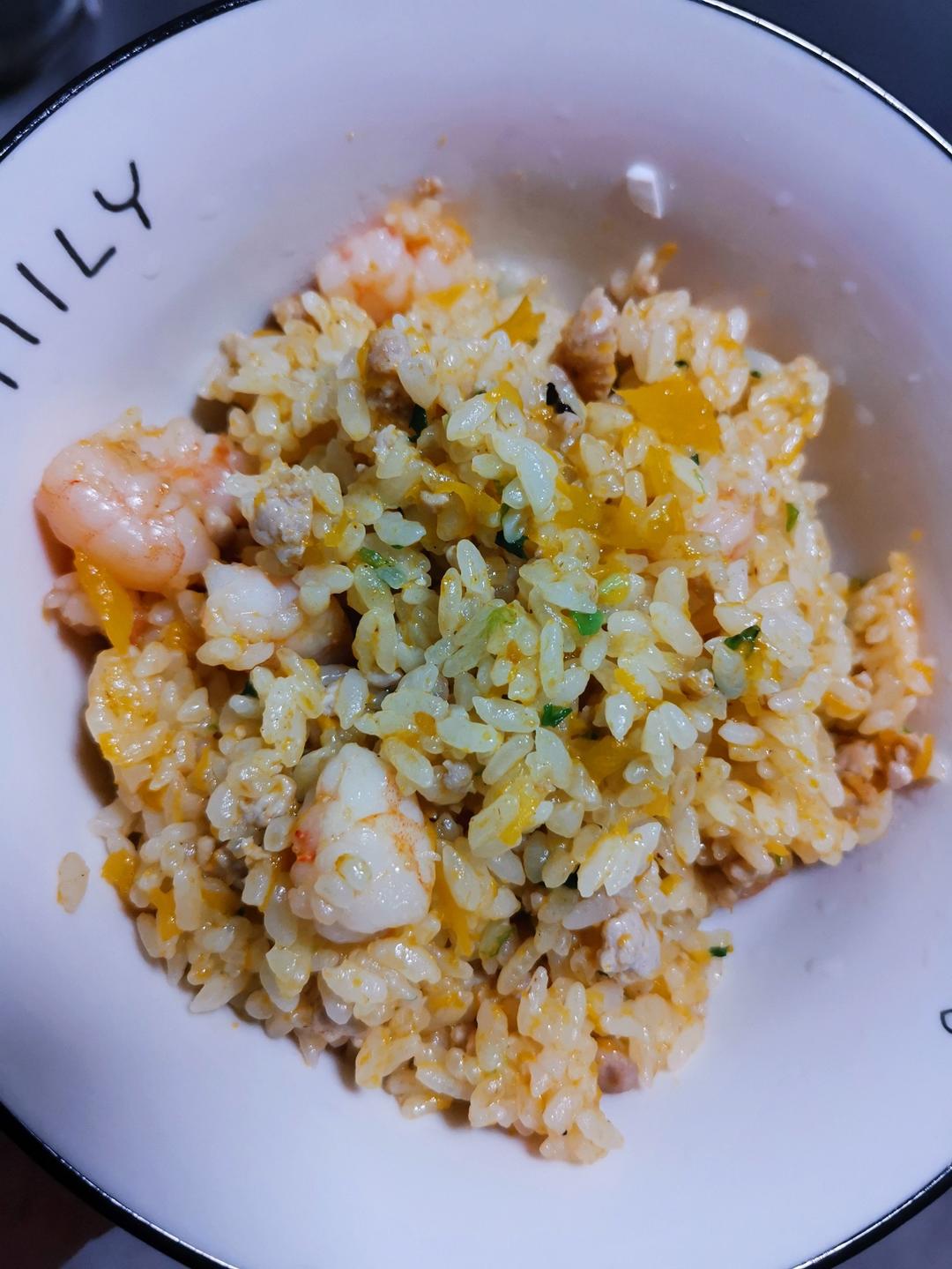 色香味俱全的金黄南瓜炒饭