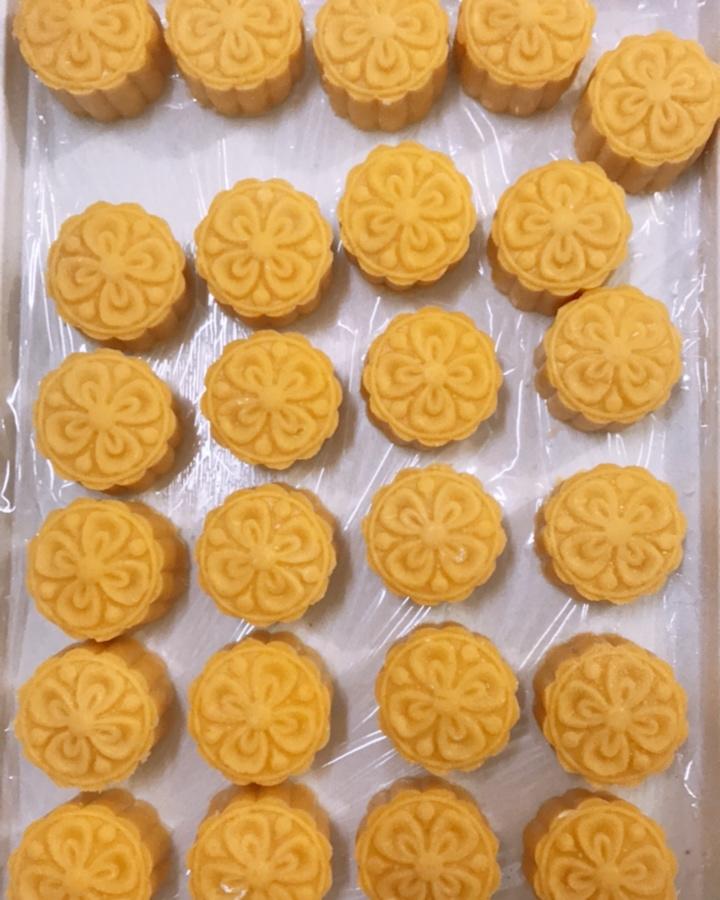 超详细图解版--流心奶黄月饼