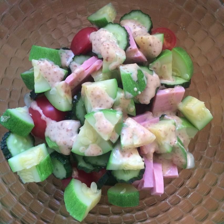 西葫芦番茄鸡蛋沙拉