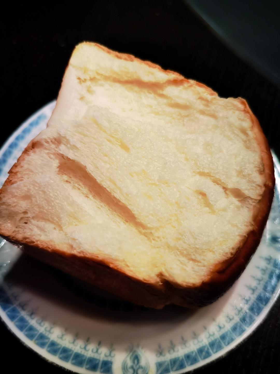 『醇香椰浆嫩白吐司』