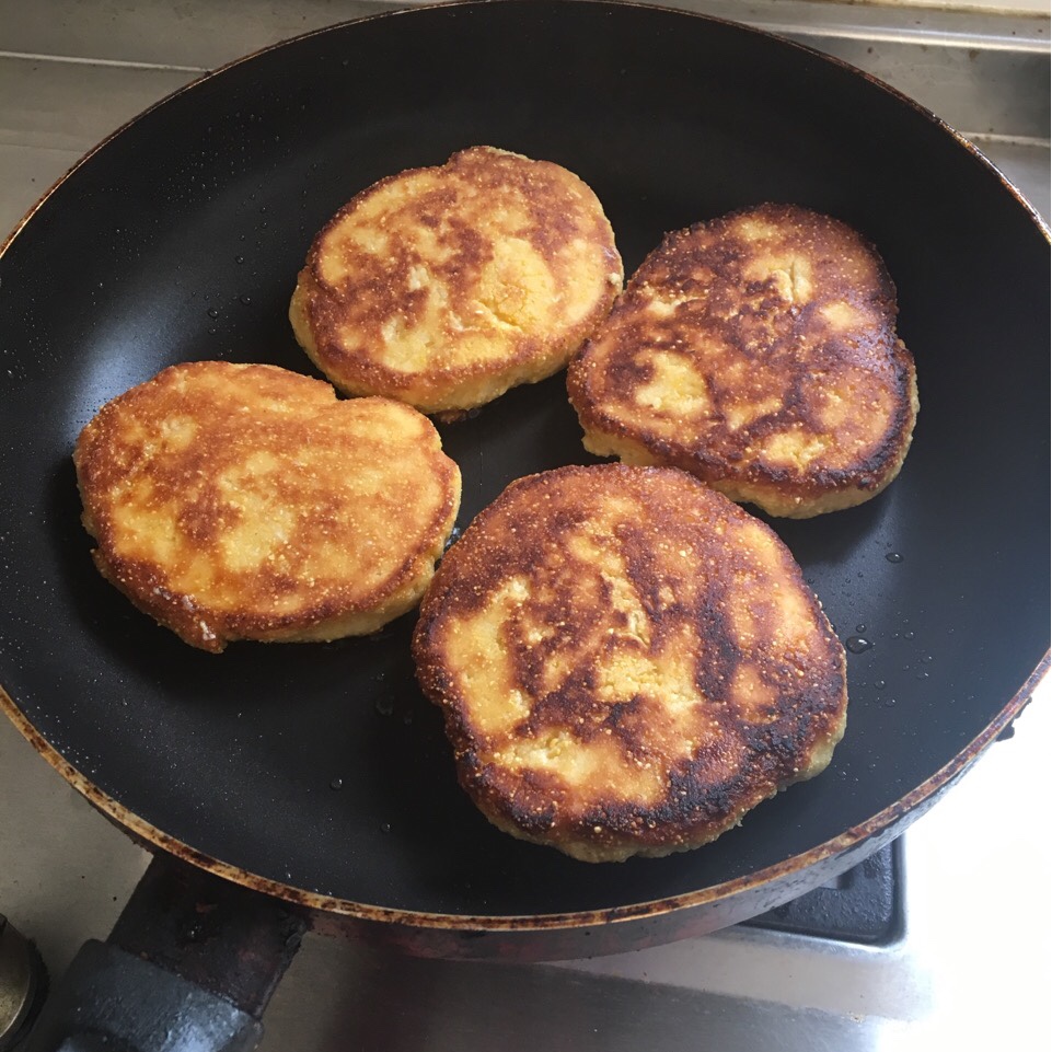 烙玉米饼