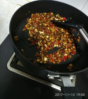香菇鲜辣椒酱的做法 步骤1
