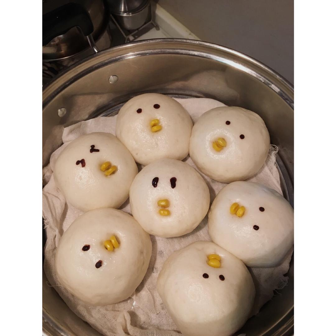 馒头。小黄鸡面包。超可爱羞涩。