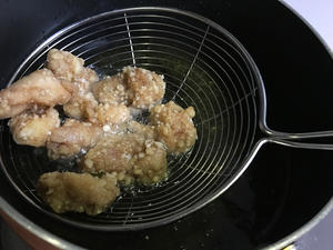 台湾小吃「盐酥鸡」的做法 步骤6