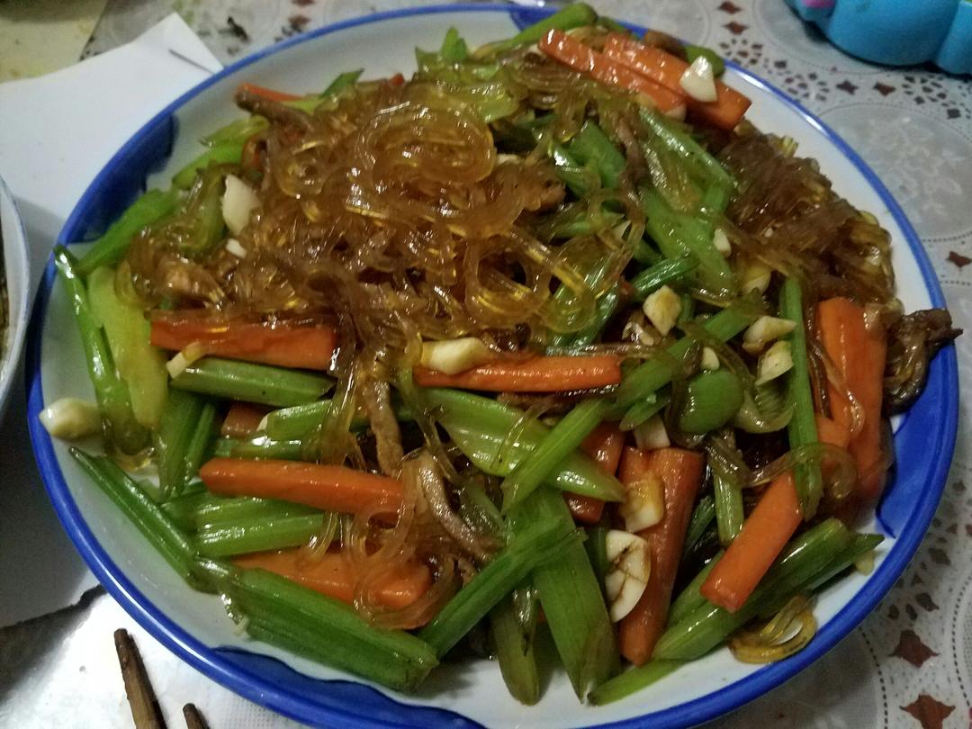 香芹炒粉丝