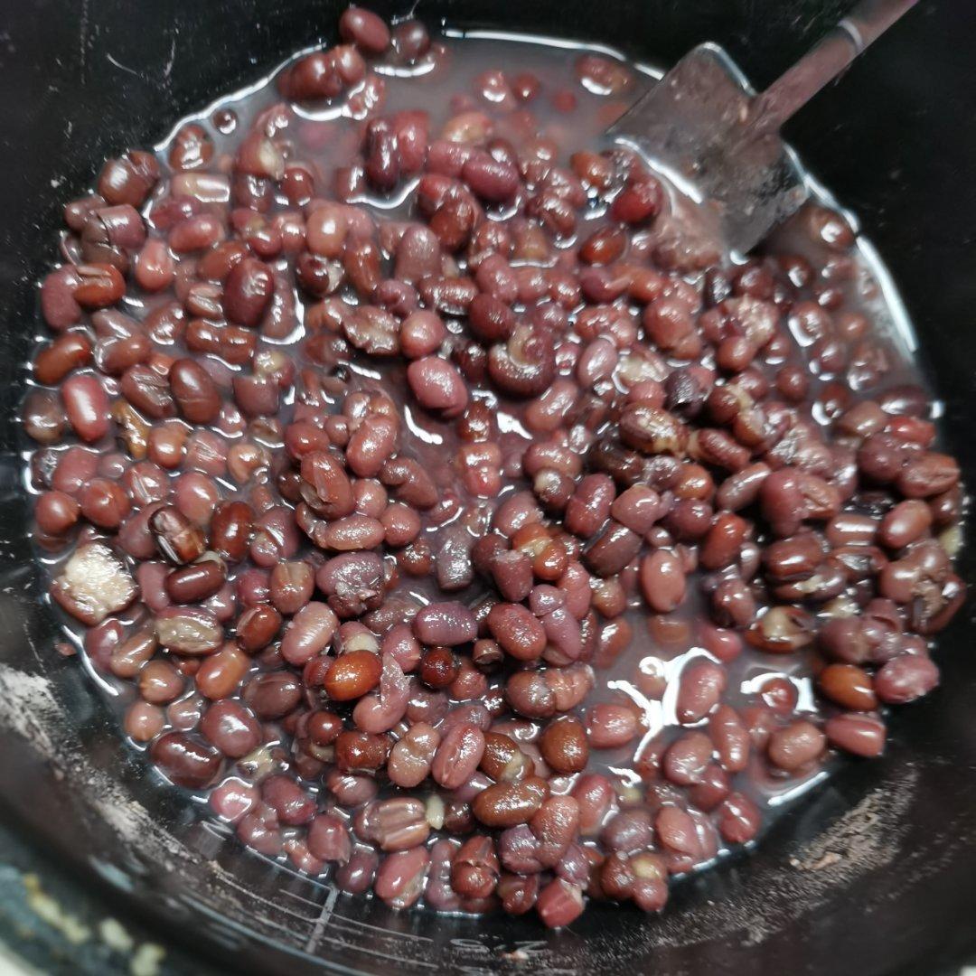 颗颗饱满，粒粒分明，口感软糯，蜜红豆
