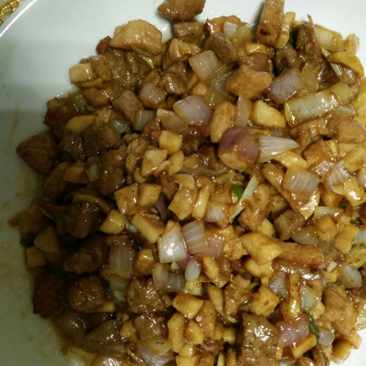 孜然洋葱炒牛肉粒