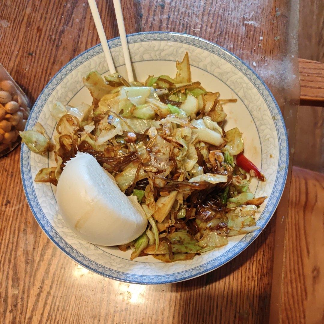 最近爱吃粉丝粉条～包菜炒粉丝