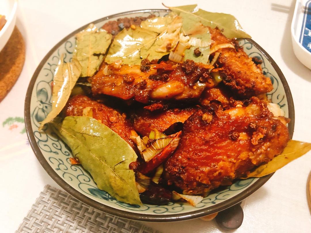 香叶椒麻鸡翅，皮酥肉嫩